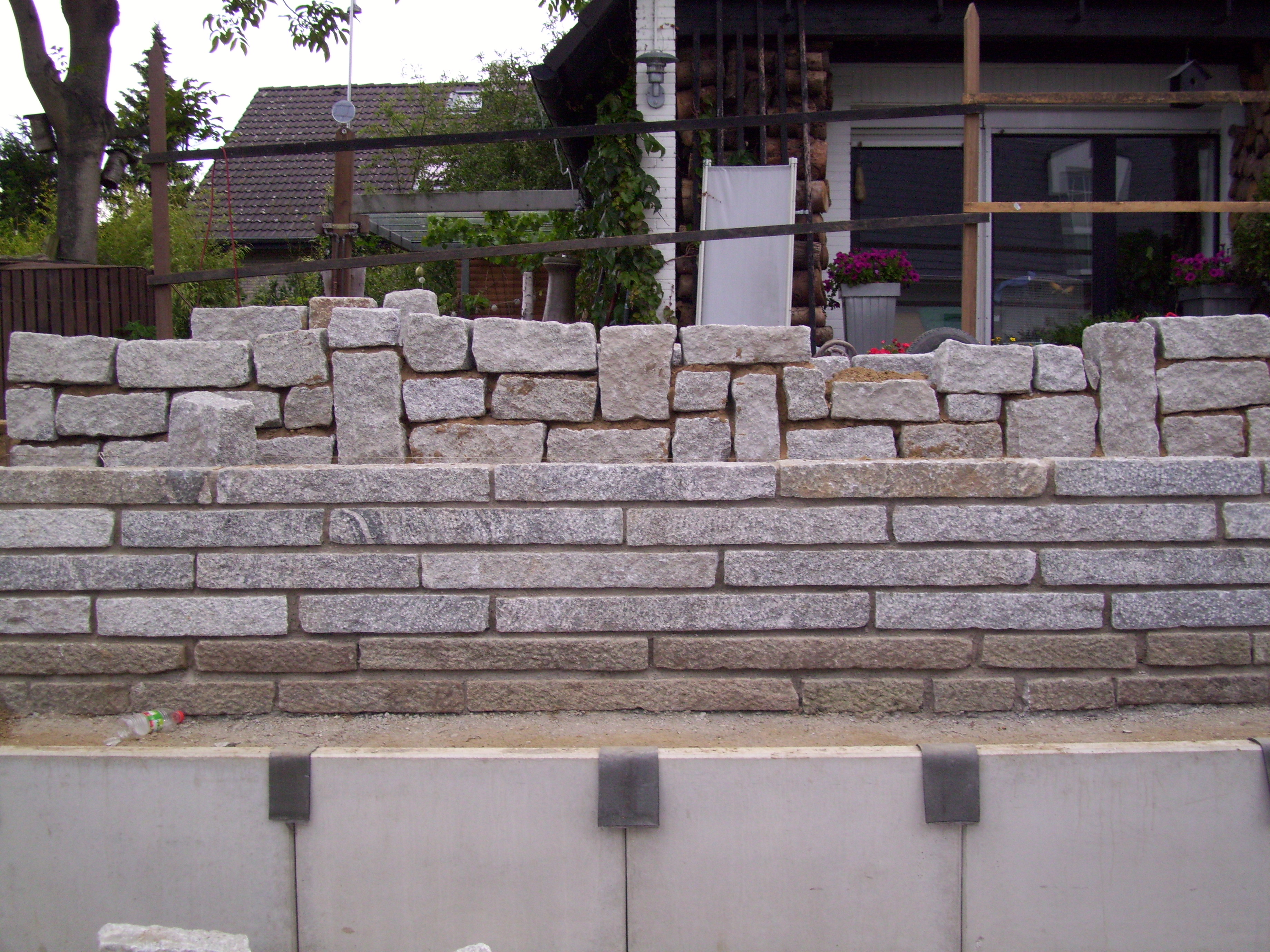 Trockenmauerwerk erstellt im zuge der Außenanlagengestalltung
Privatkunde in Seelze